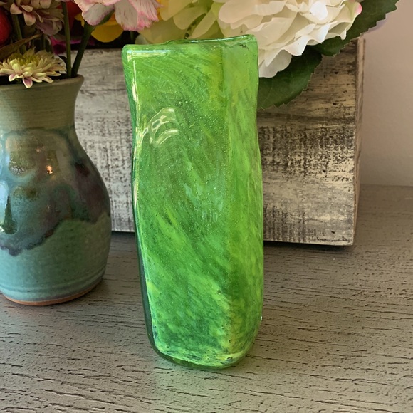 Crate & Barrel - Green Glass Cabo Bud Vase (NWT) - Picture 3 of 11
